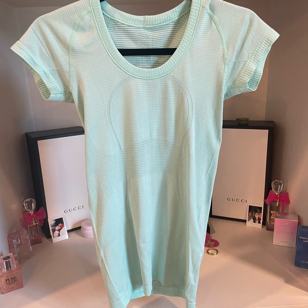 RARE Lululemon Mint Green Color Swiftly Tech Shirt - Picture 1 of 5